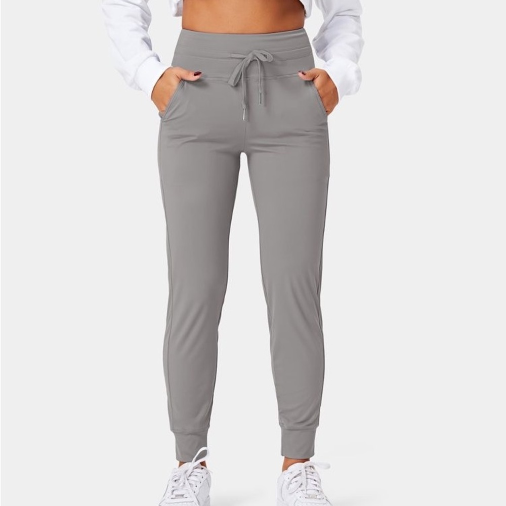 NWOT HALARA Cloudful Joggers